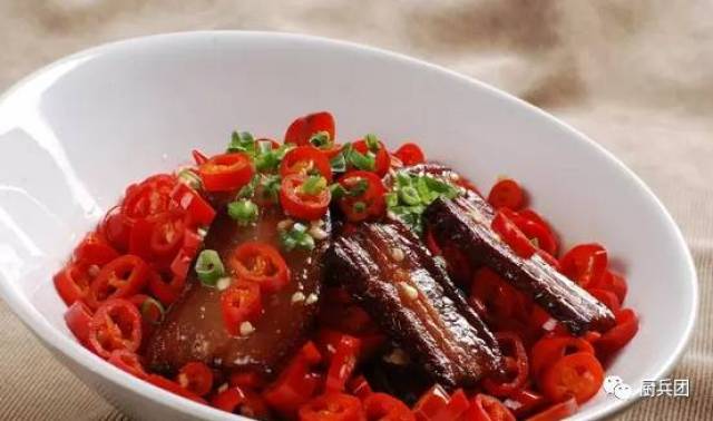 熱門暢銷菜品探秘，小巷美食秘境的誘人魅力