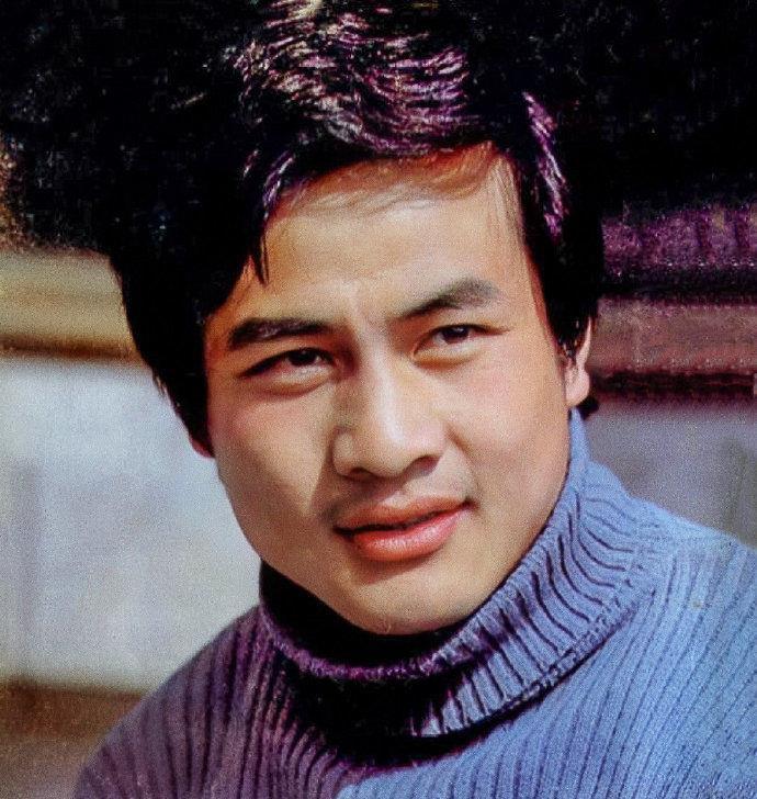 時光深處的魅力，80年代男演員與小巷美食故事