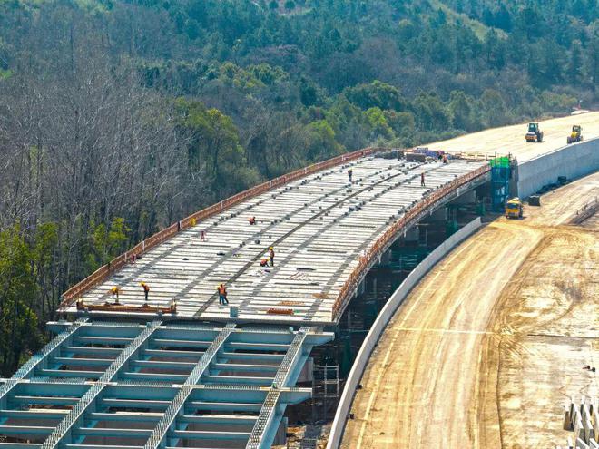 寧馬高速最新進展與小巷深處的獨特風味探秘