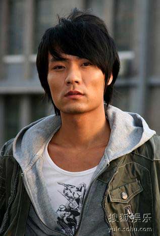 演員周駿揭秘小巷深處的秘密美食之旅