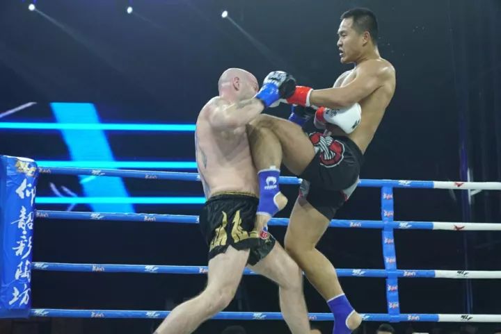 武林風謝雷熱血賽場上的溫情故事與最新賽事報道