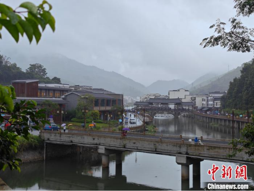 廣東信宜市學(xué)習(xí)變革浪潮涌動(dòng)，成就感的融合與最新新聞動(dòng)態(tài)