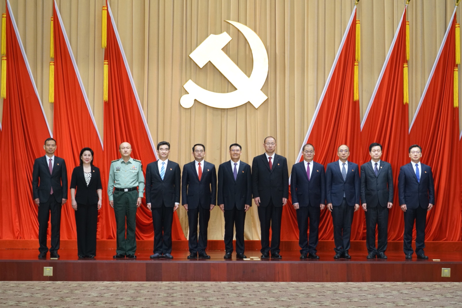 信陽市委常委名單最新揭曉，小巷中的獨特風(fēng)味等你來探索之旅